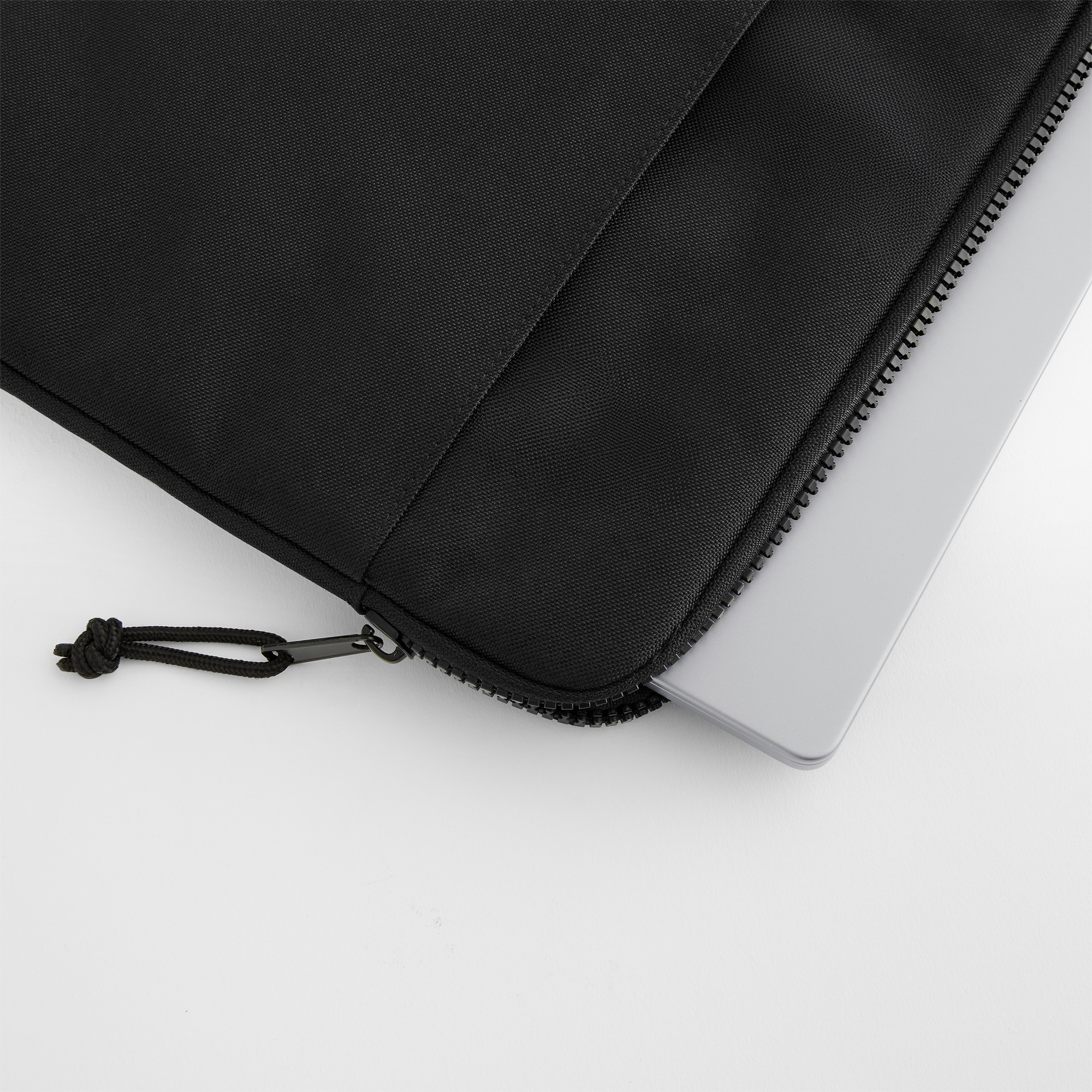 ESSENTIAL 15" LAPTOP CASE