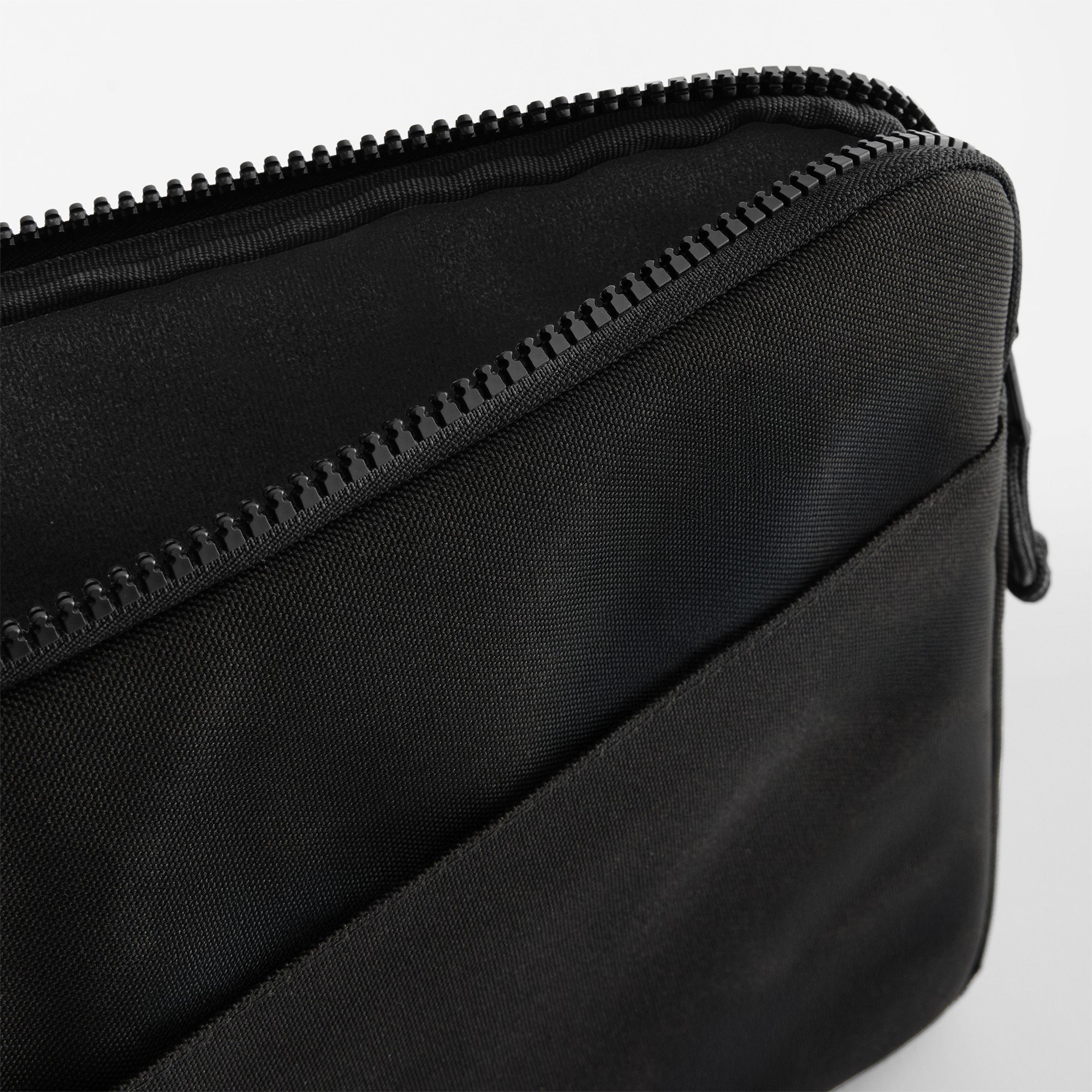 ESSENTIAL 15" LAPTOP CASE