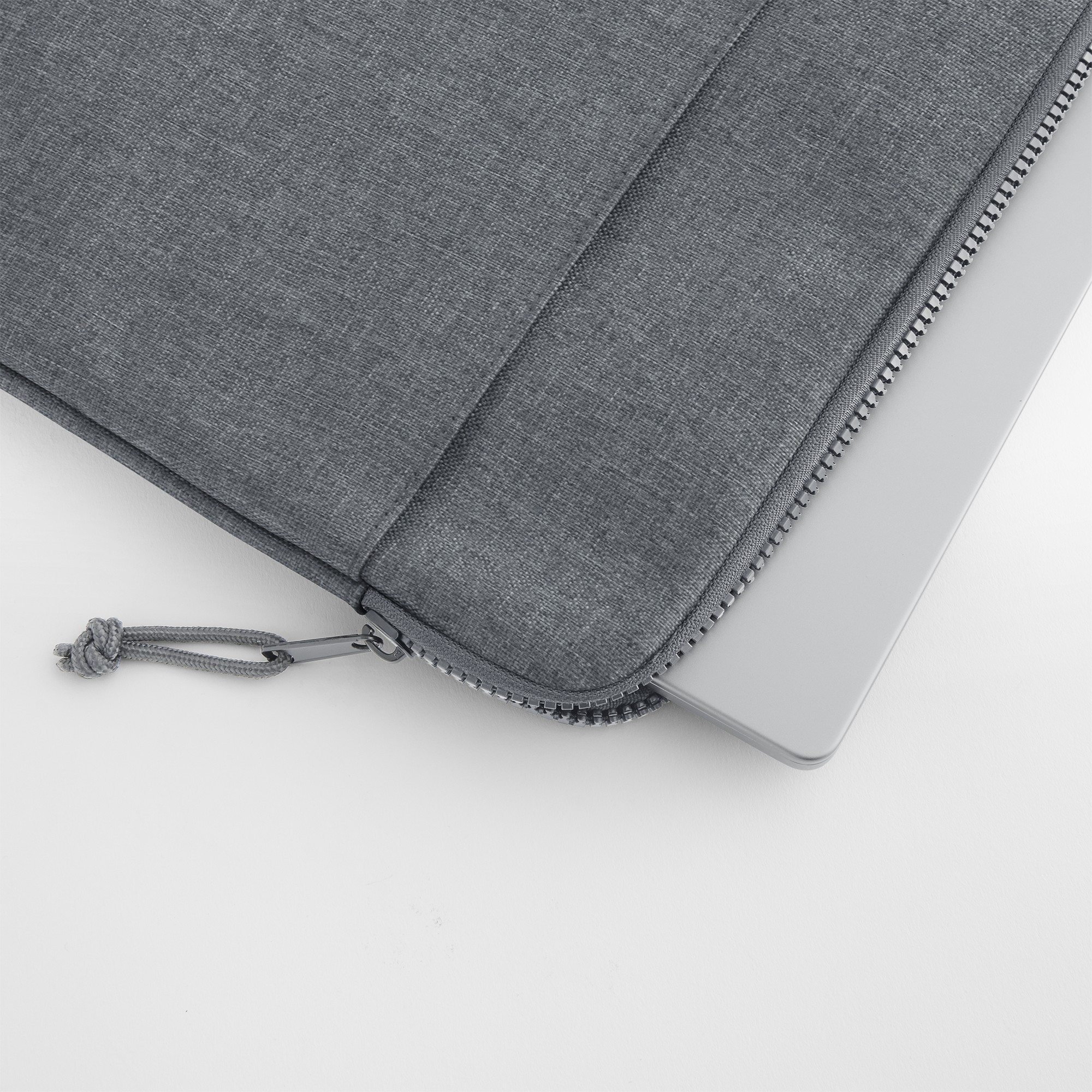 ESSENTIAL 15" LAPTOP CASE